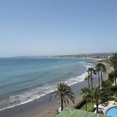 Front Sea View Penthouse إِستيبونا